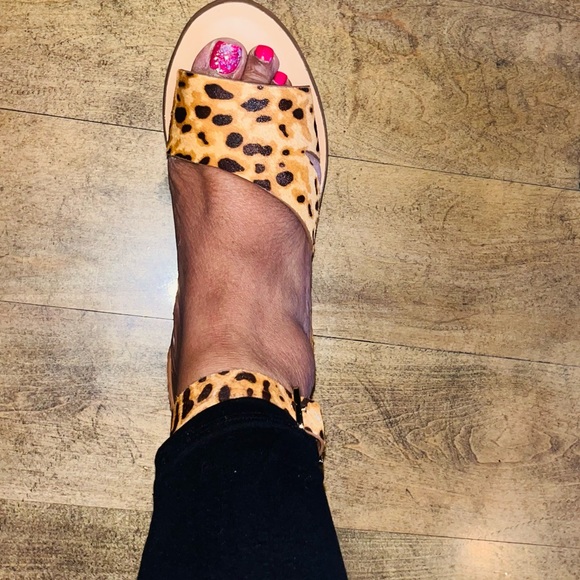 Gianni Bini Cheetah Calf Hair heels - Picture 5 of 7